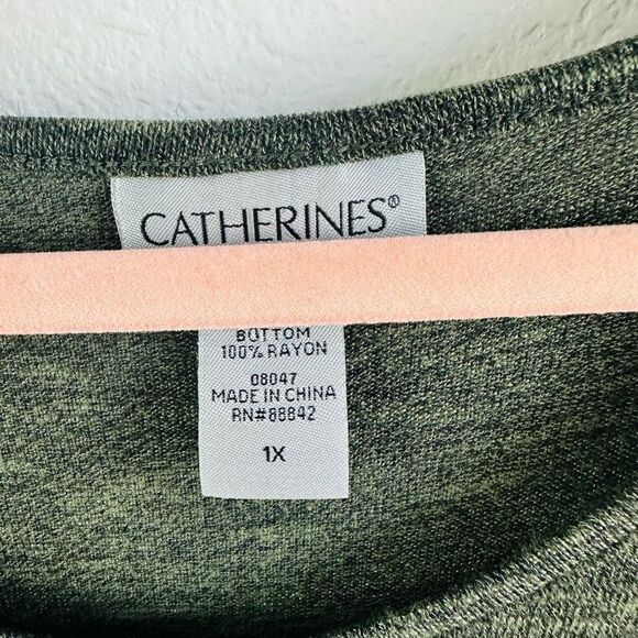 Catherine’s Green Faux Layered Top Size 1X - Picture 2 of 3